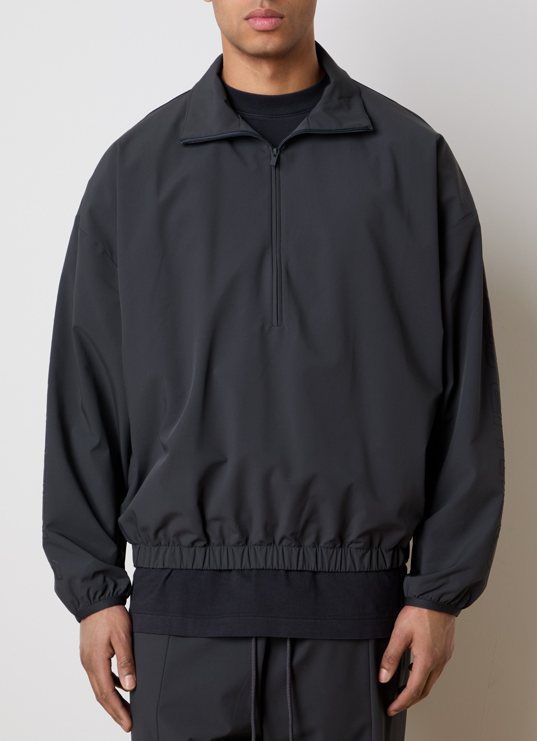 Fear of God Essentials Anorak met halve rits - detail antraciet