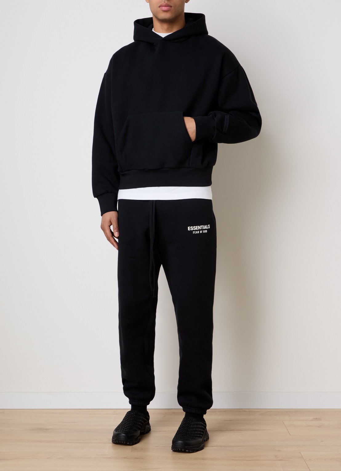 Fear of God Essentials AS25 hoodie met flock logoprint - voorkant 6 zwart
