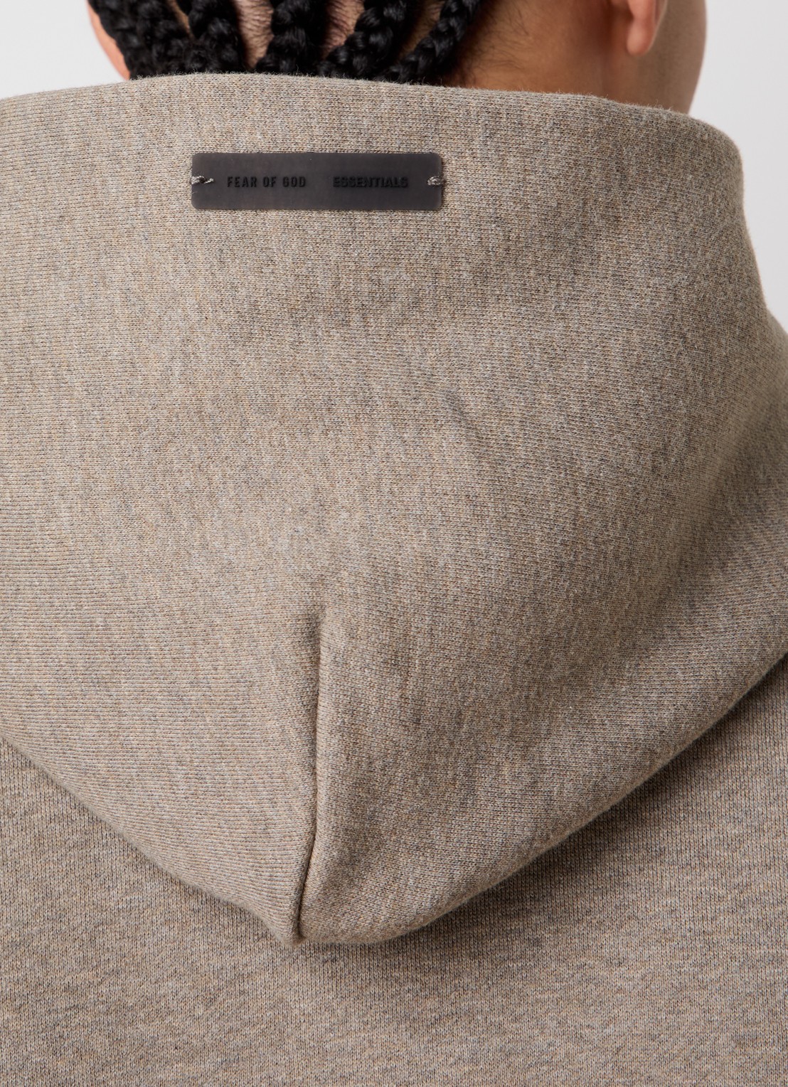 Fear of God Essentials AS25 hoodie met flock logoprint - detail 4 lichtbruin