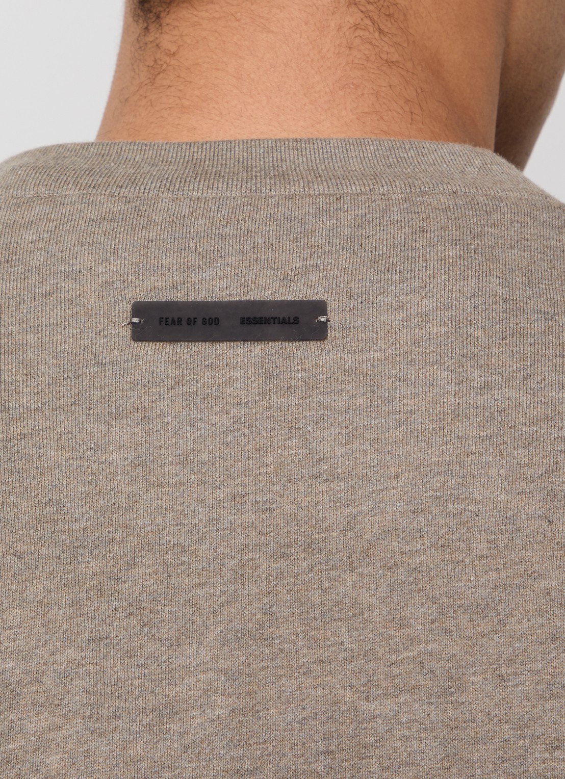 Fear of God Essentials AS25 sweater met flock logoprint - detail 5 lichtbruin