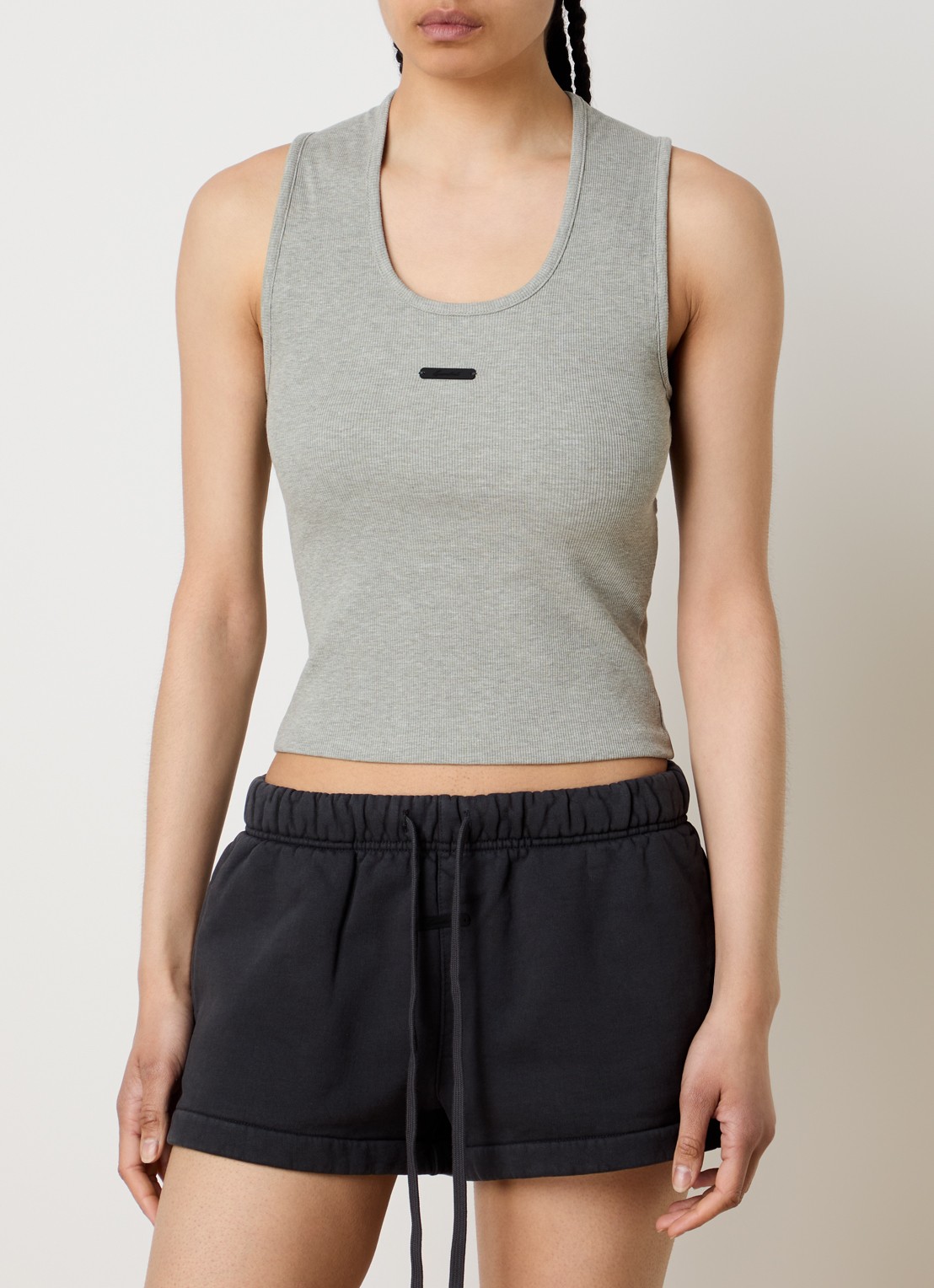 Fear of God Essentials Cropped tanktop met logo - detail 4 lichtgrijs