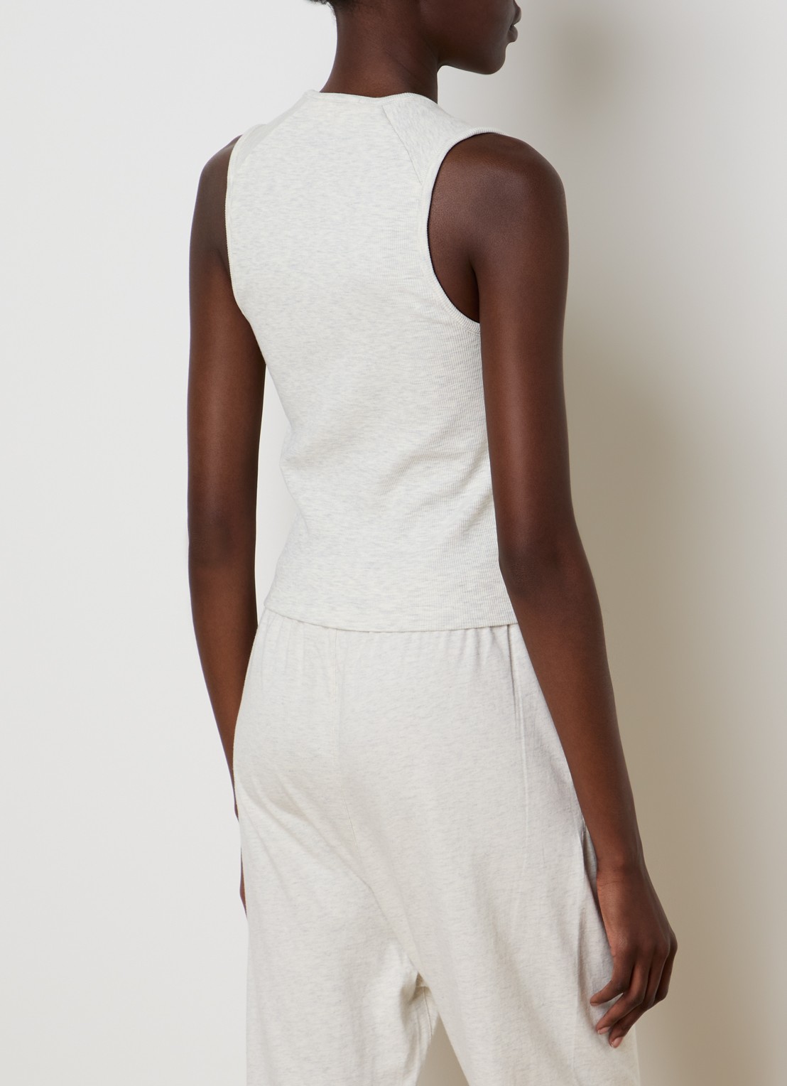 Fear of God Essentials Cropped tanktop met logo - achterkant 5 gebroken wit