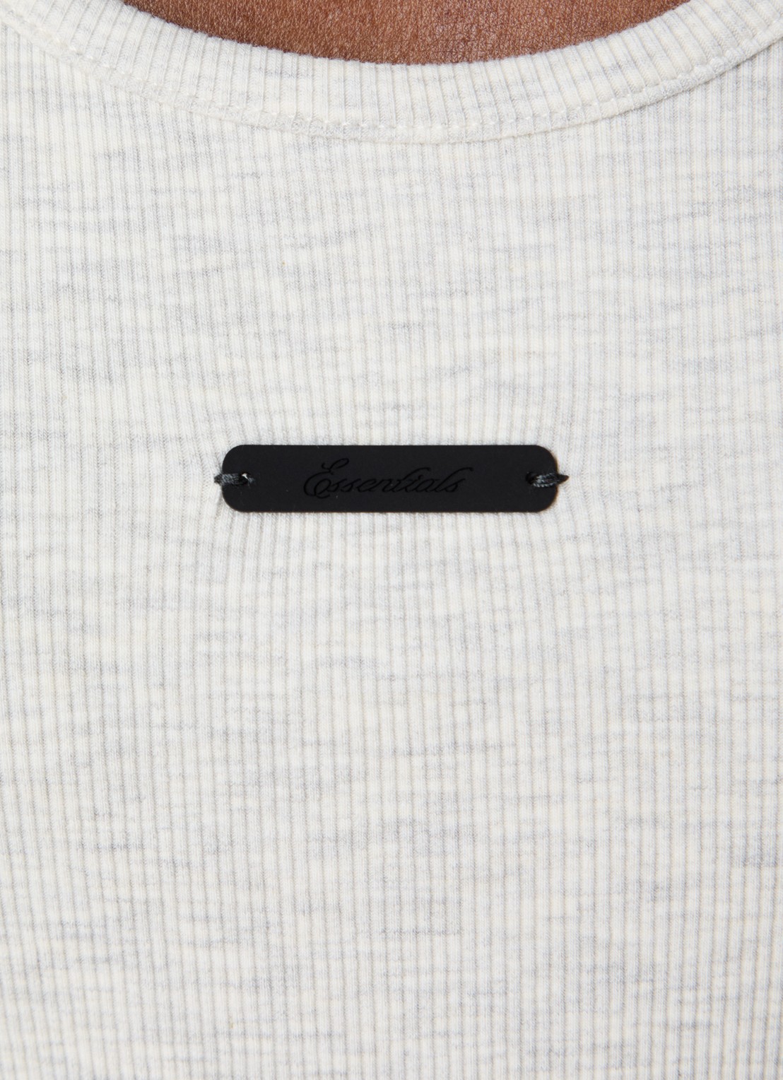 Fear of God Essentials Cropped tanktop met logo - detail 4 gebroken wit