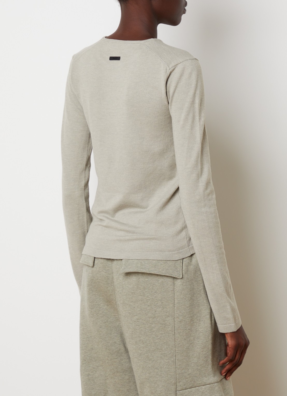 Fear of God Essentials Fijngebreide pullover met ronde hals - achterkant taupe