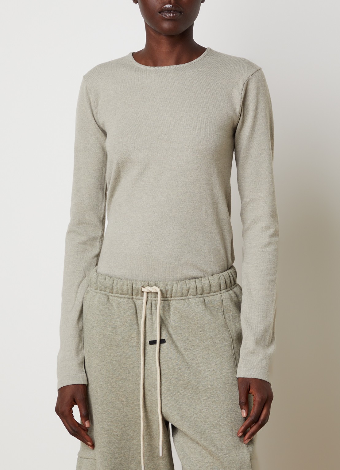 Fear of God Essentials Fijngebreide pullover met ronde hals - detail 2 taupe