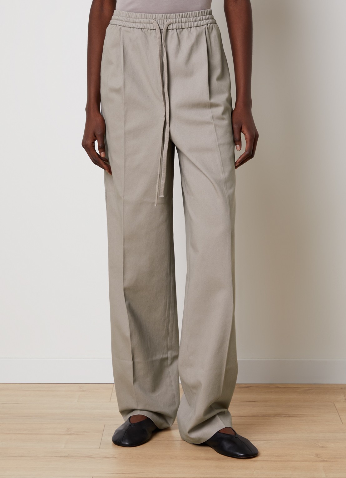 Fear of God Essentials High waist loose fit broek met steekzakken - detail donkerbeige