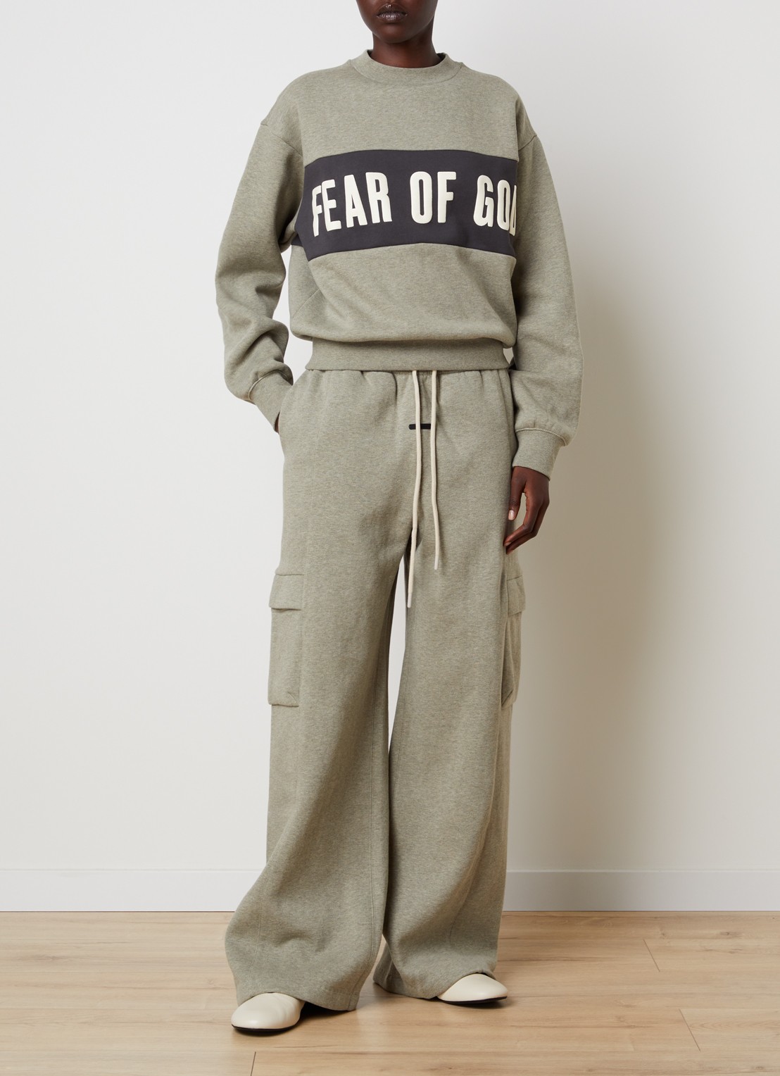 Fear of God Essentials High waist wide fit joggingsbroek met steekzakken - voorkant 5 lichtgrijs