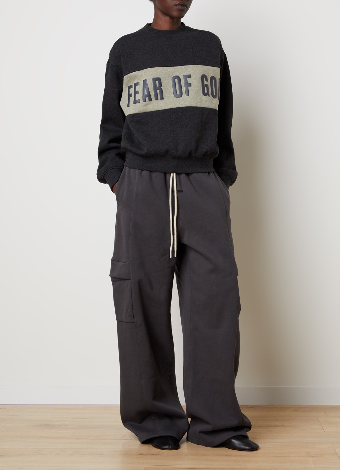 Fear of God Essentials High waist wide fit joggingsbroek met steekzakken - voorkant 4 donkergrijs