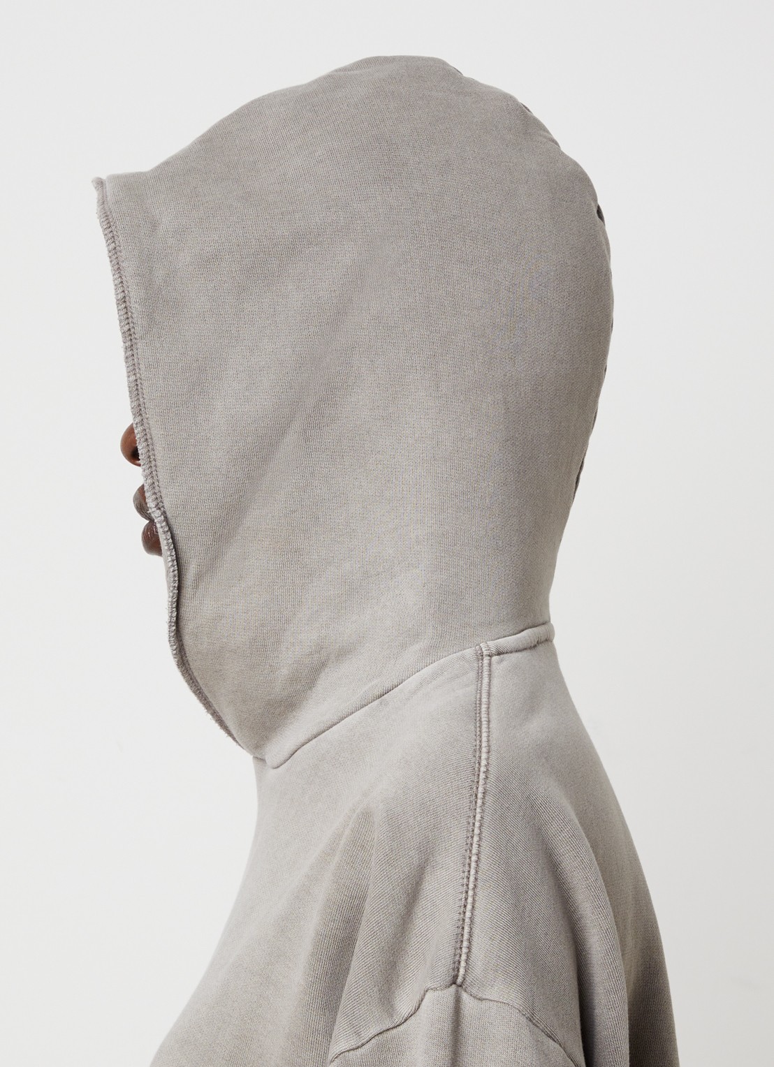 Fear of God Essentials Hoodie met front- en backprint - detail 4 lichtgrijs