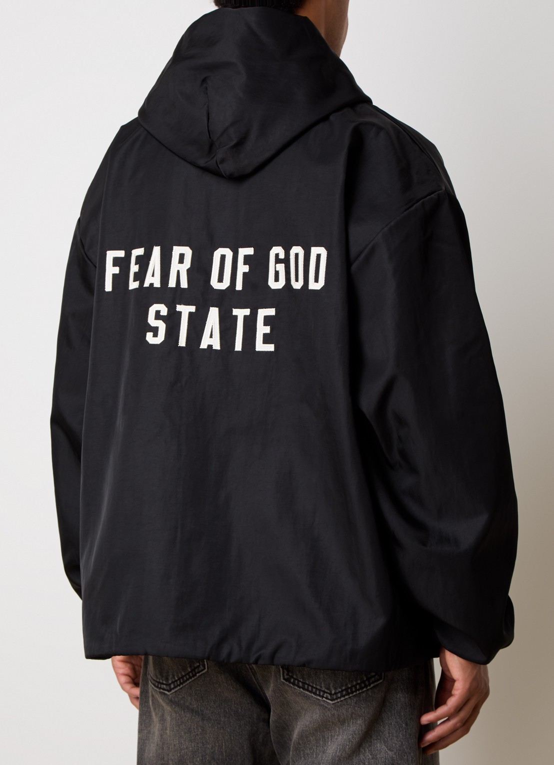 Fear of God Essentials Jack met backprint en capuchon - achterkant 6 zwart