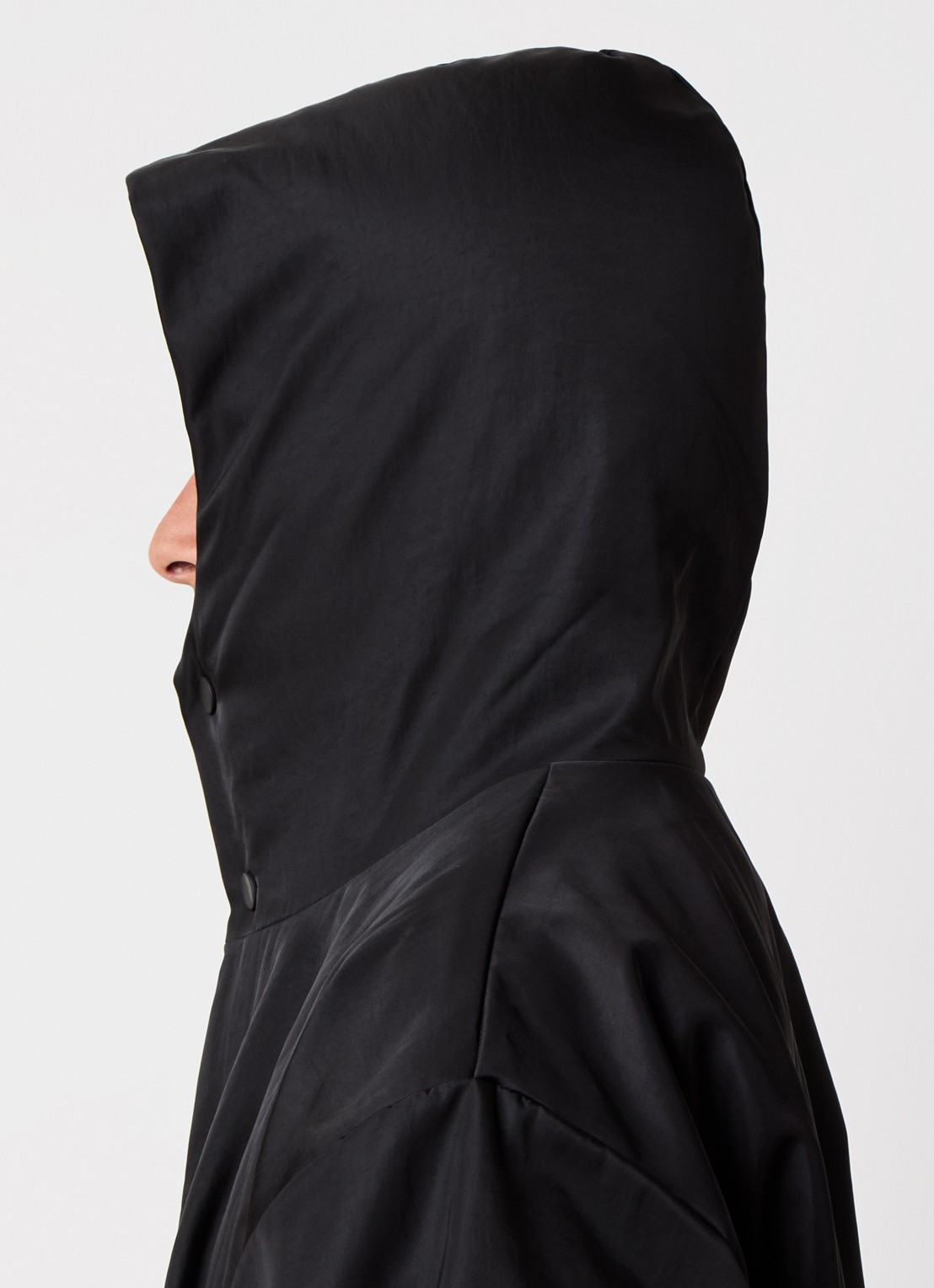 Fear of God Essentials Jack met backprint en capuchon - detail 3 zwart