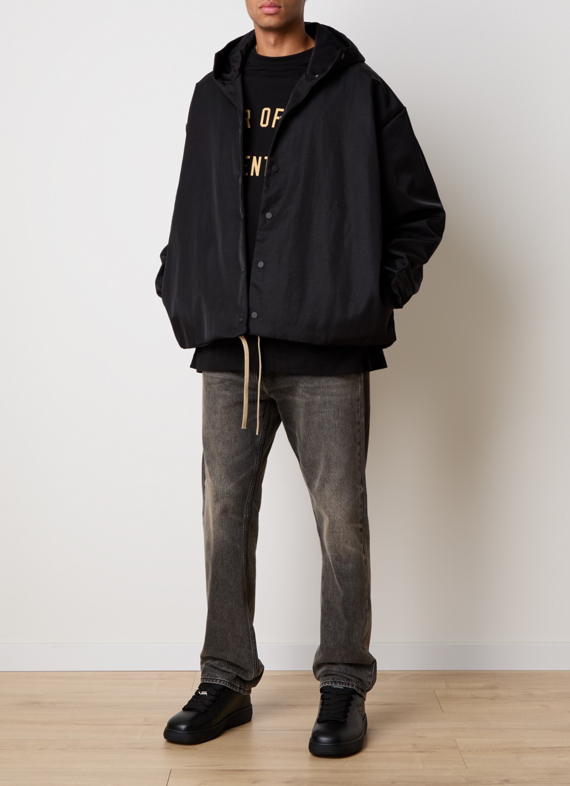 Fear of God Essentials Jack met backprint en capuchon - voorkant 5 zwart