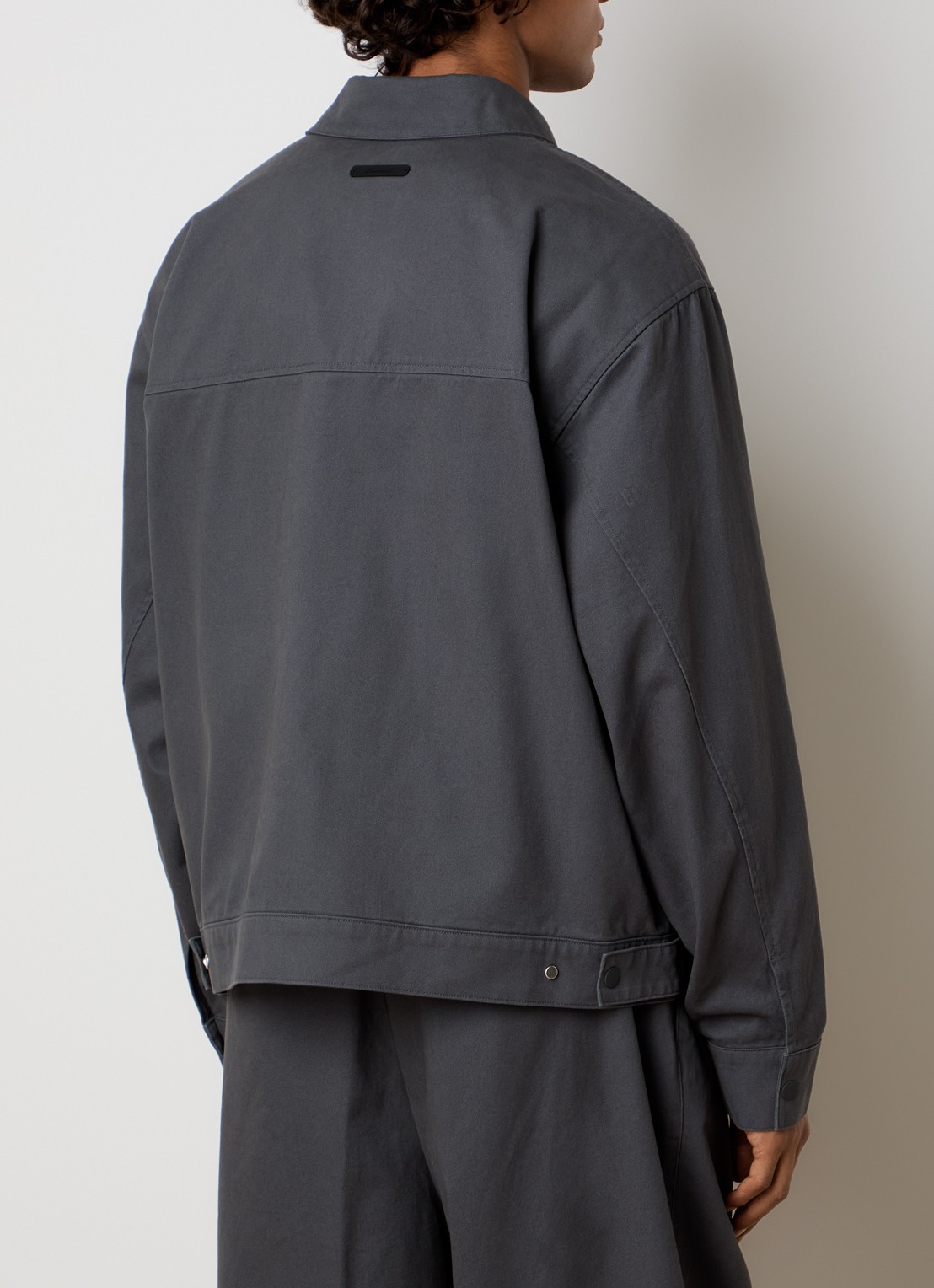 Fear of God Essentials Jack met steekzakken - achterkant grijs