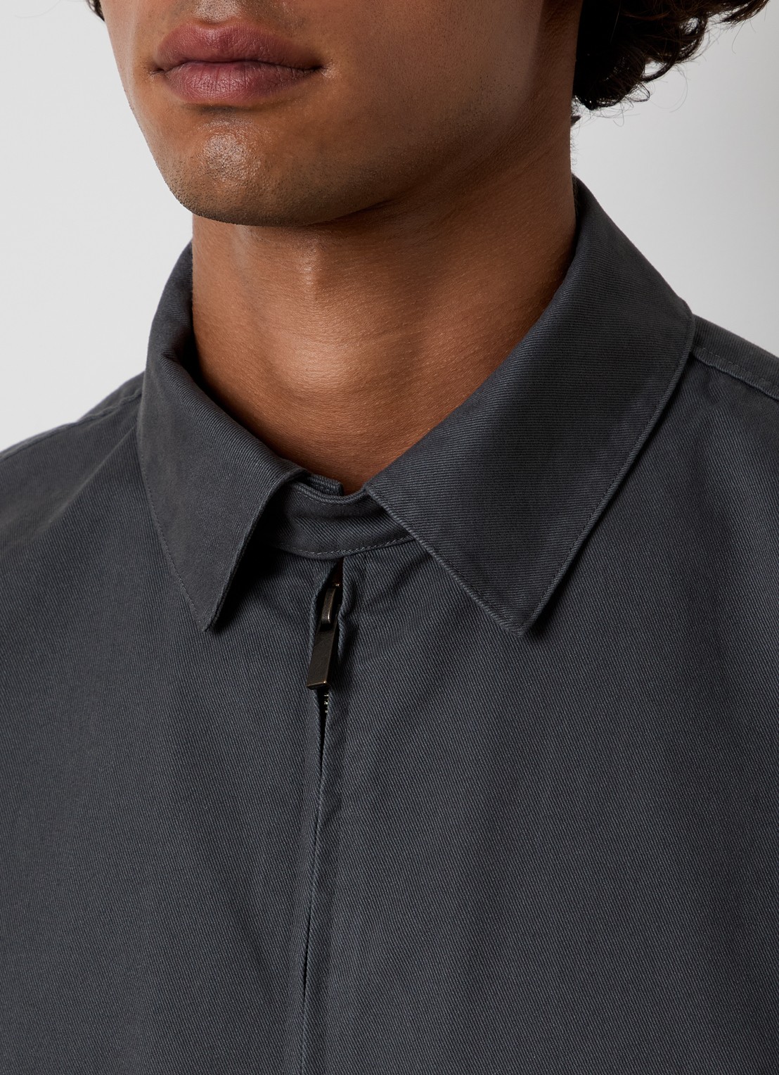 Fear of God Essentials Jack met steekzakken - detail 4 grijs