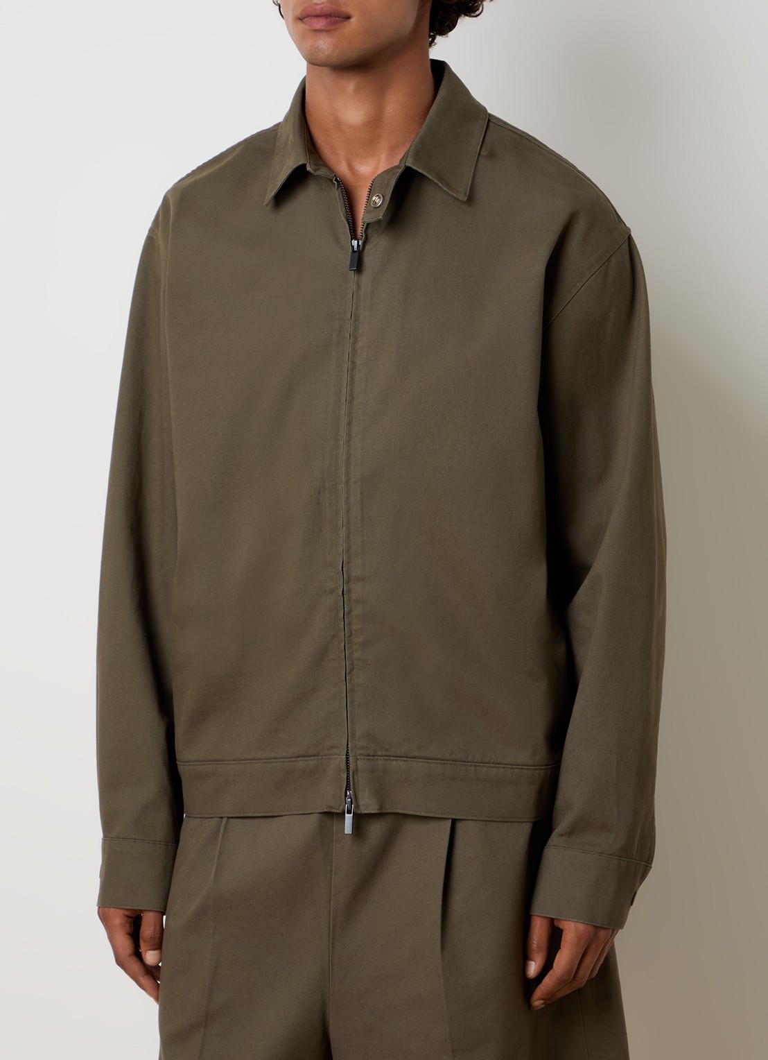Fear of God Essentials Jack met steekzakken - detail bronsgroen
