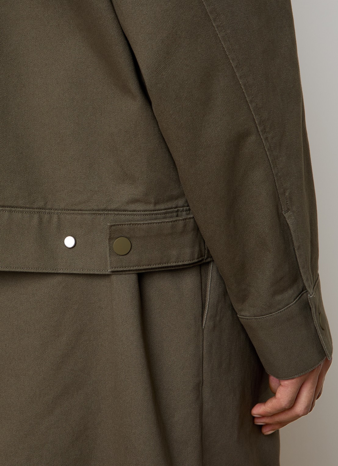 Fear of God Essentials Jack met steekzakken - detail 3 bronsgroen