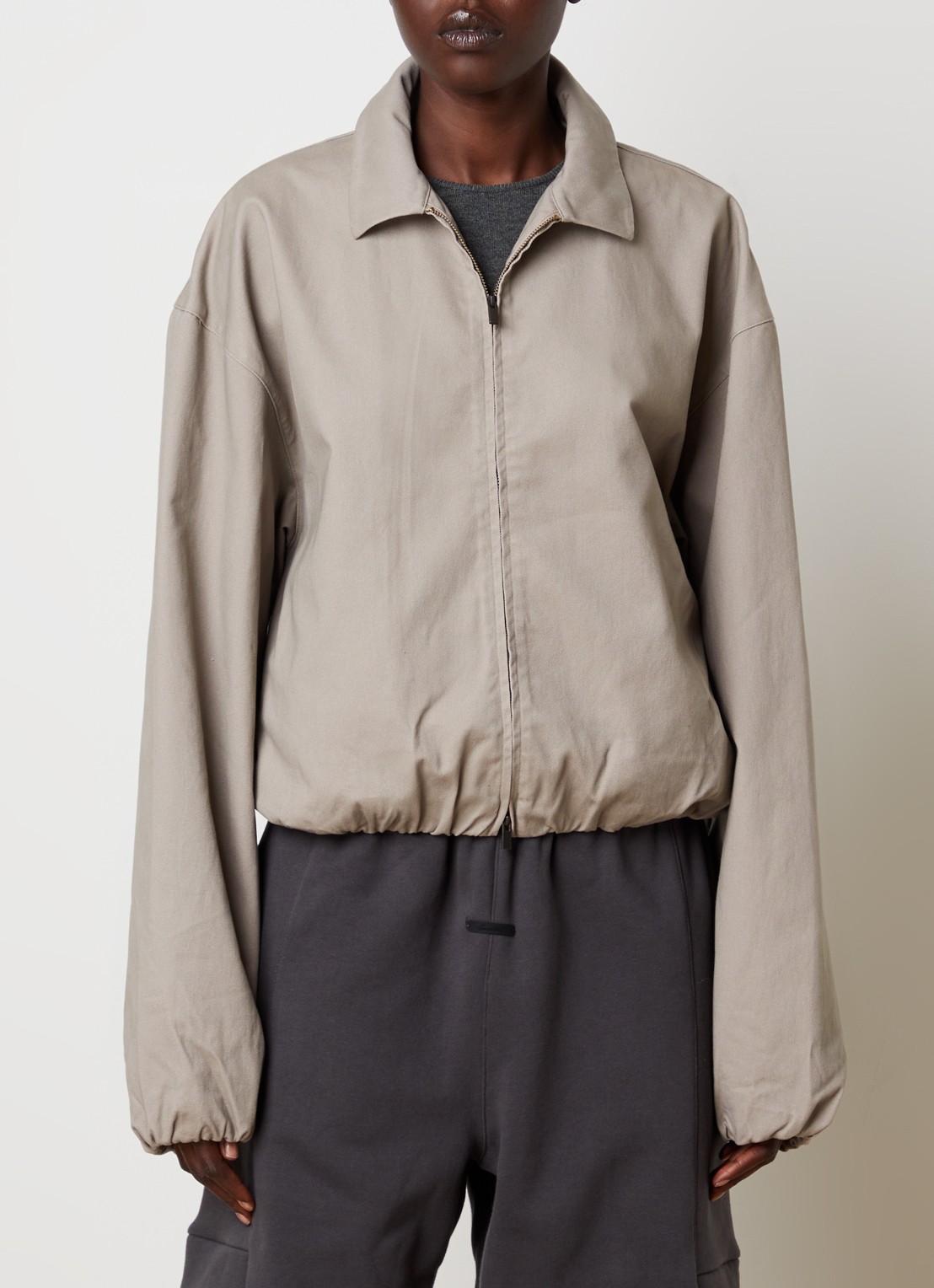 Fear of God Essentials Jack met steekzakken - detail 4 donkerbruin