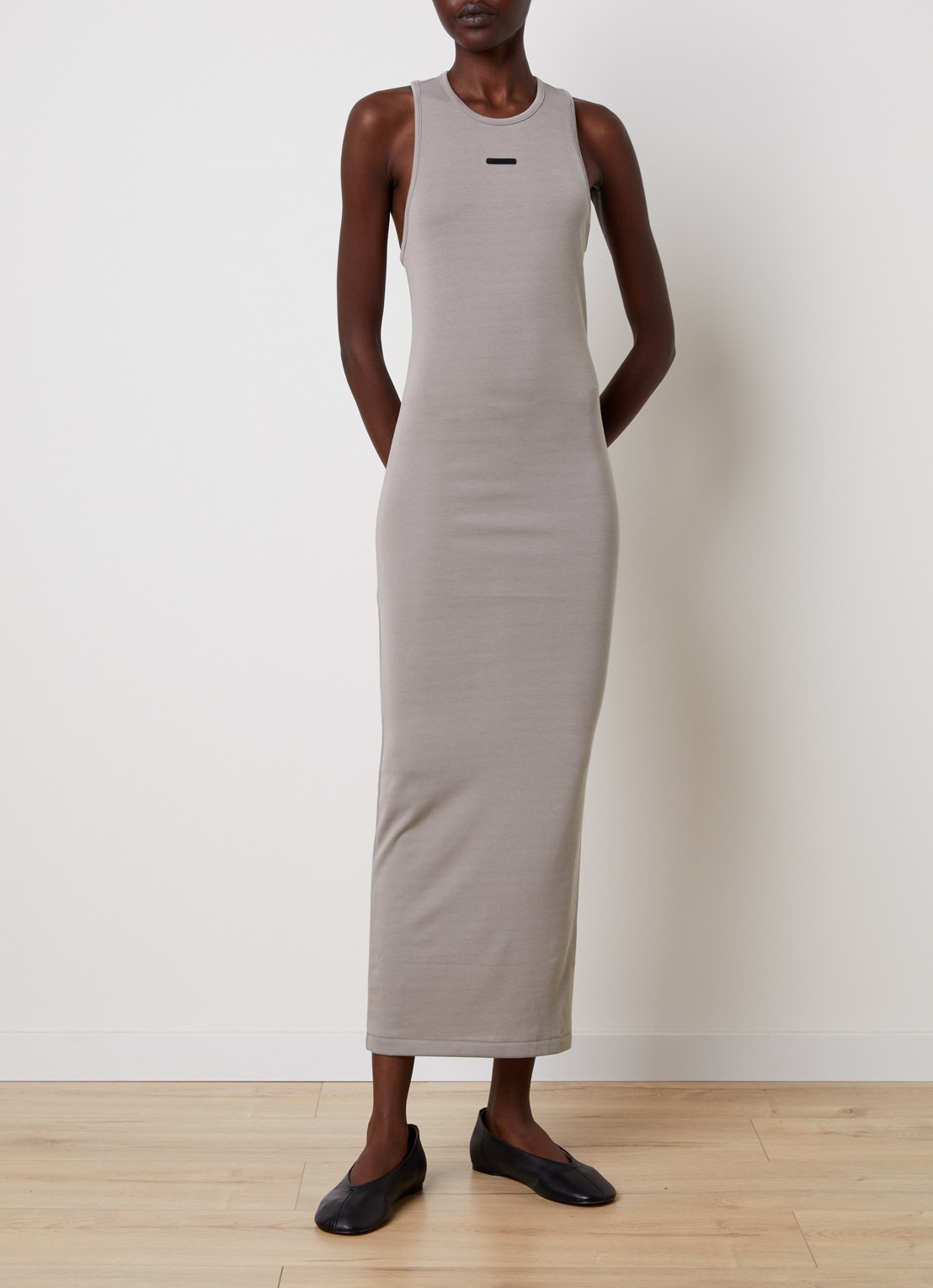 Fear of God Essentials Maxi jurk met racerback - detail taupe