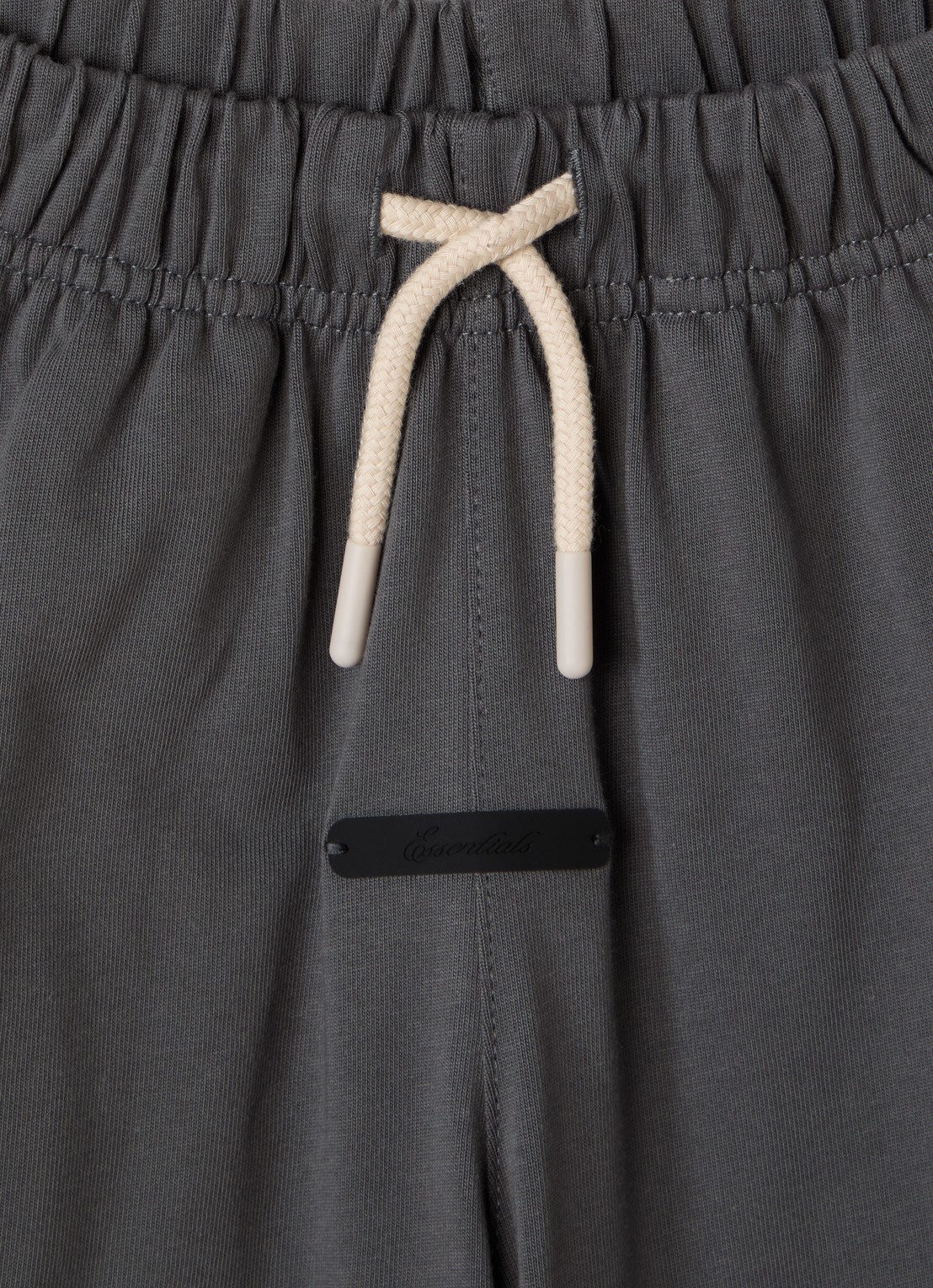 Fear of God Essentials Straight fit korte joggingbroek met logo - detail antraciet