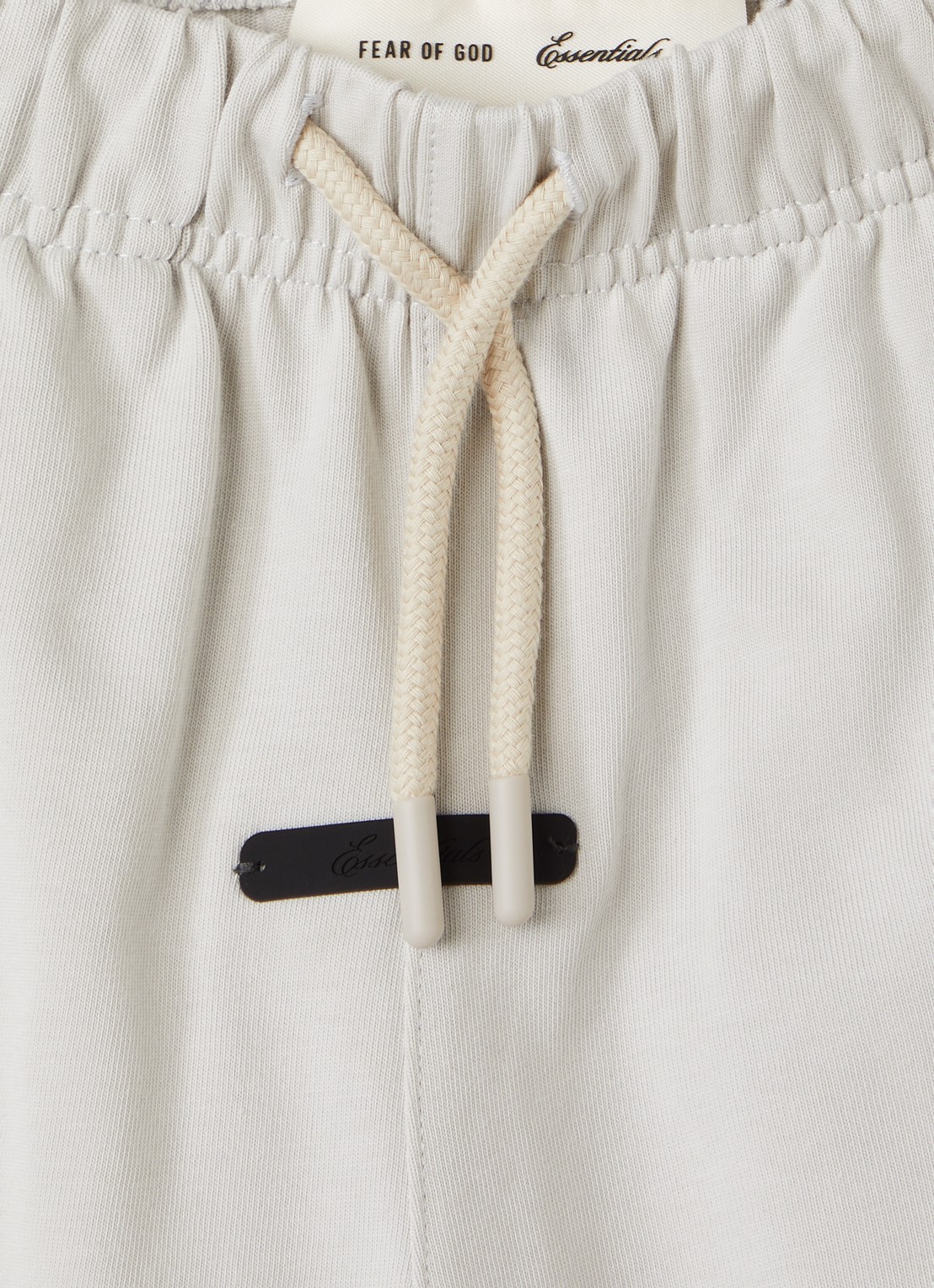 Fear of God Essentials Straight fit korte joggingbroek met logo - detail 5 lichtgrijs
