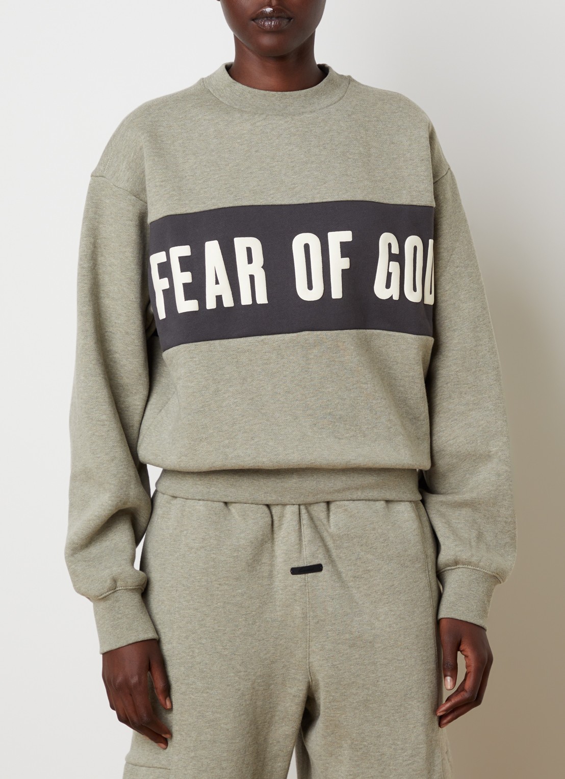 Fear of God Essentials Sweater met logo- en backprint - detail 3 grijsmele