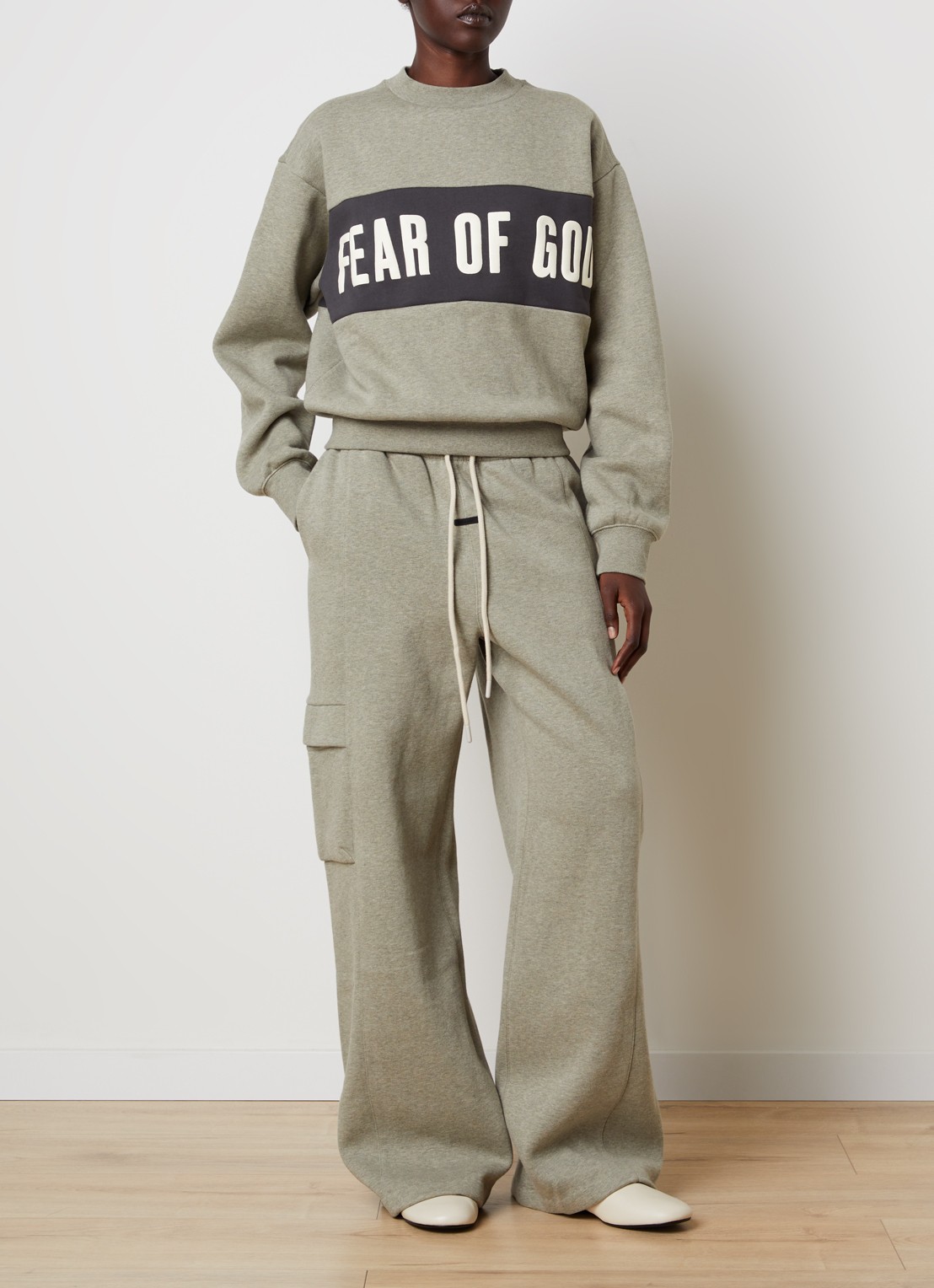 Fear of God Essentials Sweater met logo- en backprint - voorkant 2 grijsmele