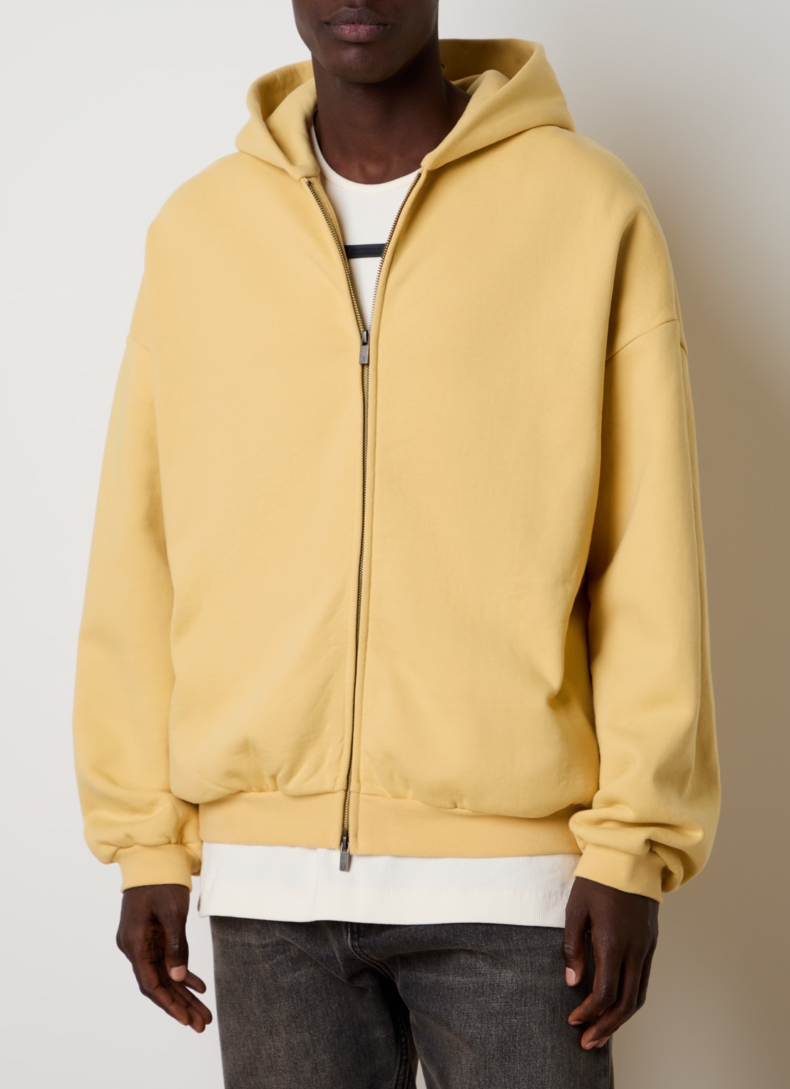 Fear of God Essentials Sweatvest met backprint en capuchon - achterkant 6 okergeel