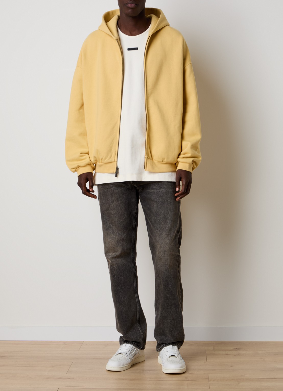 Fear of God Essentials Sweatvest met backprint en capuchon - voorkant 5 okergeel