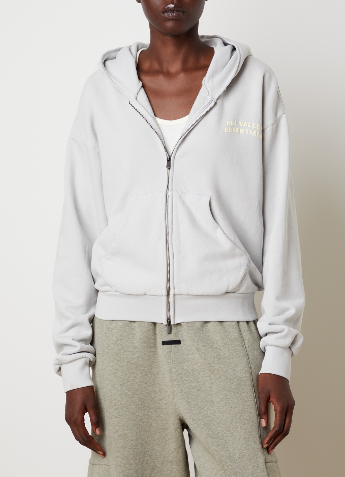 Fear of God Essentials Sweatvest met front- en backprint - achterkant lichtblauw