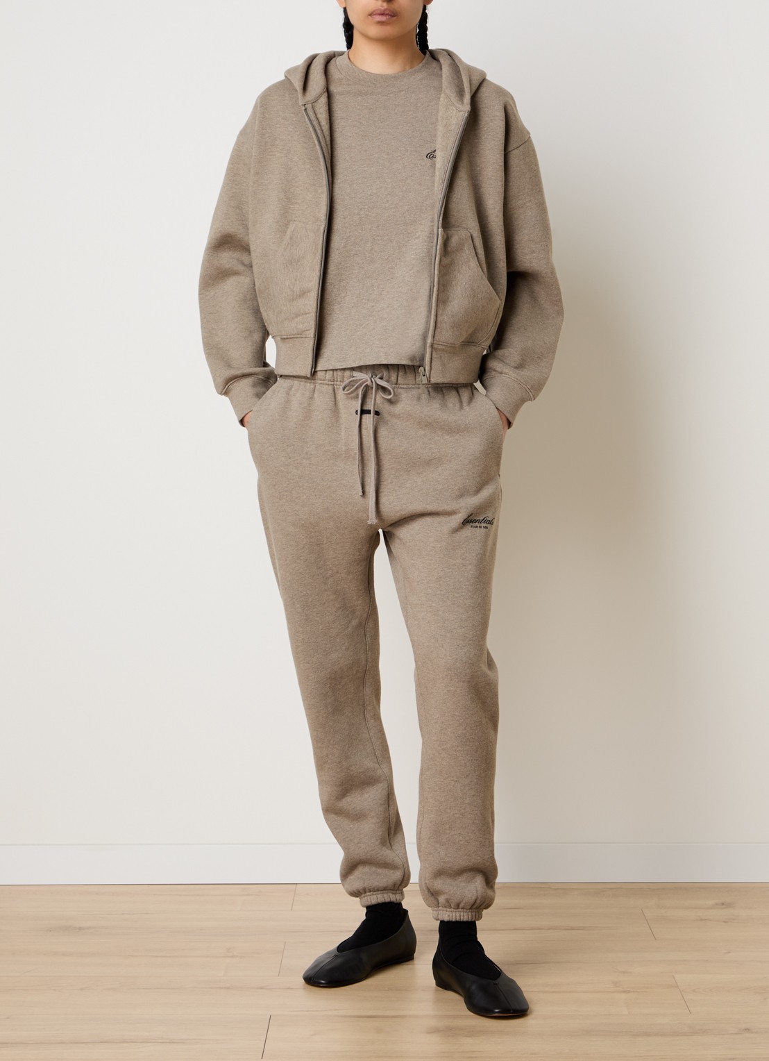 Fear of God Essentials Sweatvest met logo en steekzakken - voorkant 6 zand
