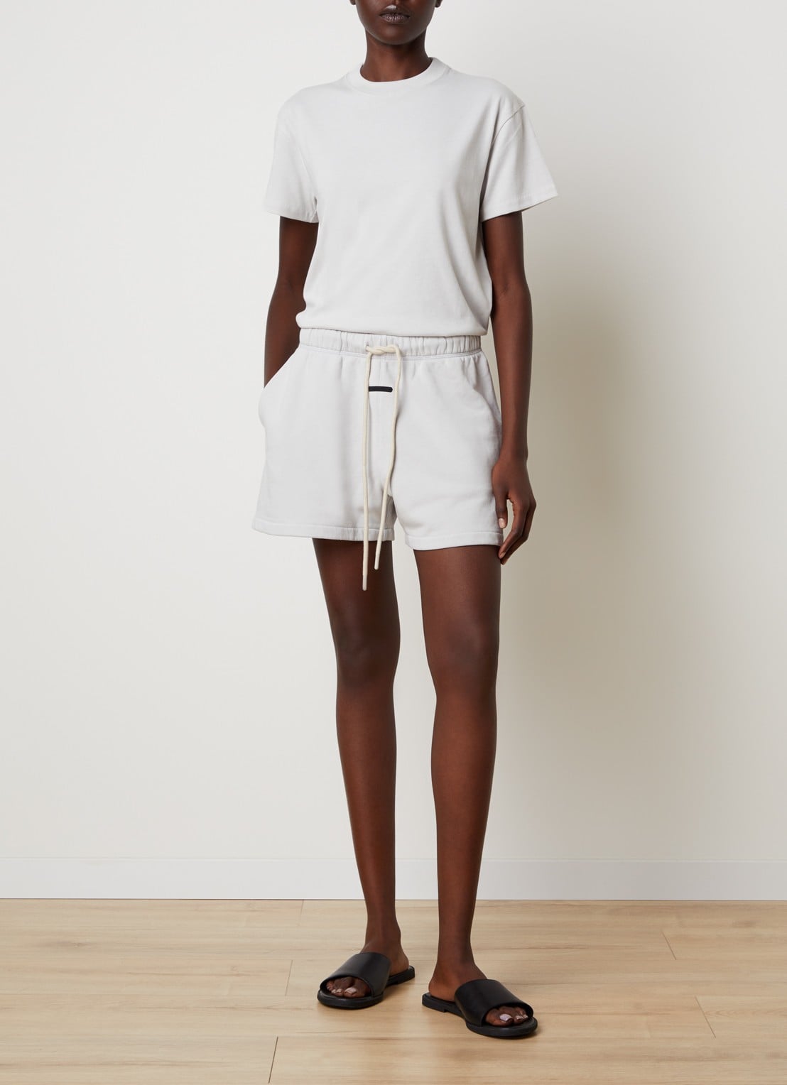 Fear of God Essentials T-shirt met backprint - voorkant 2 lichtgrijs