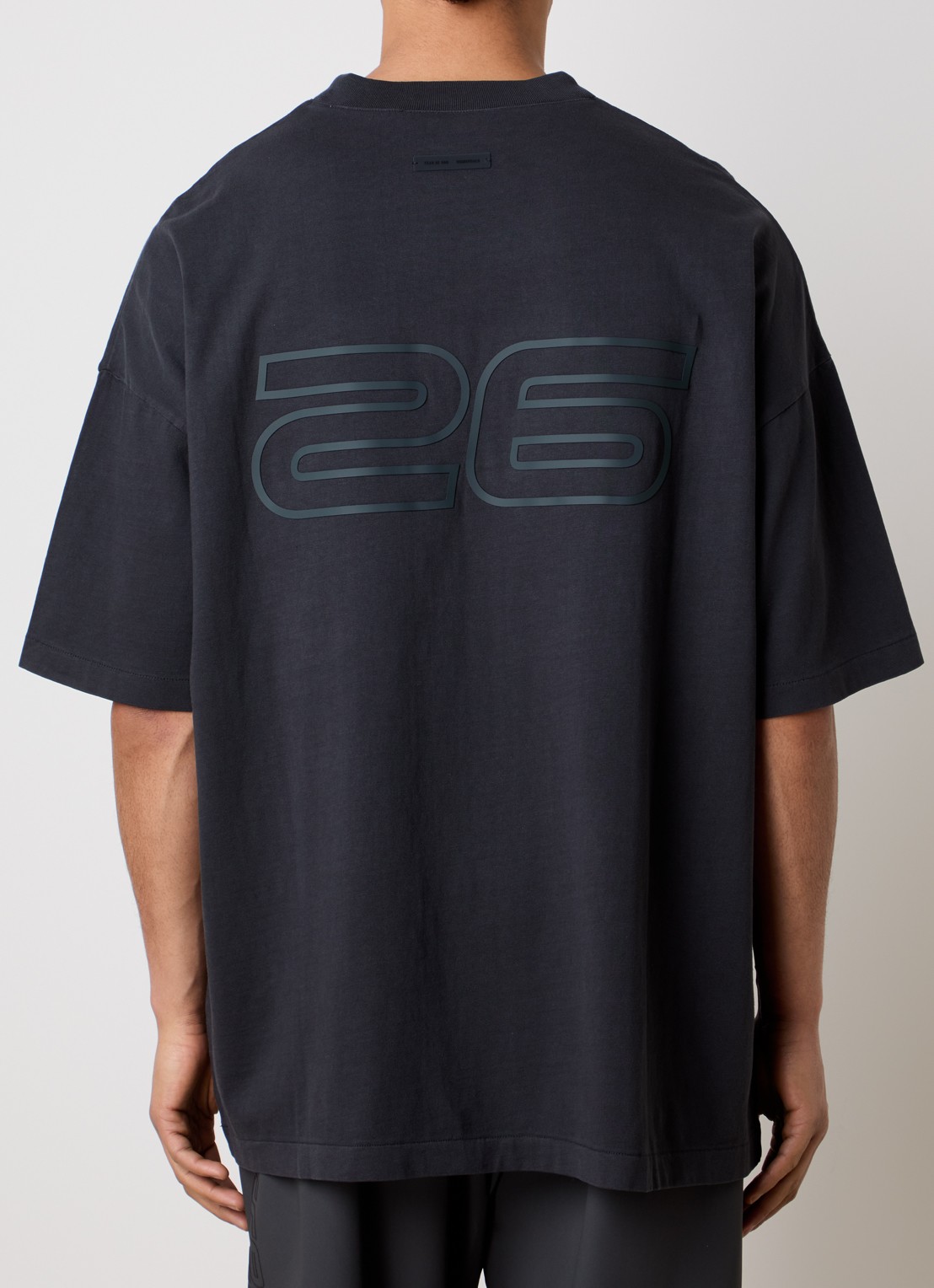 Fear of God Essentials T-shirt met front- en backprint - achterkant antraciet