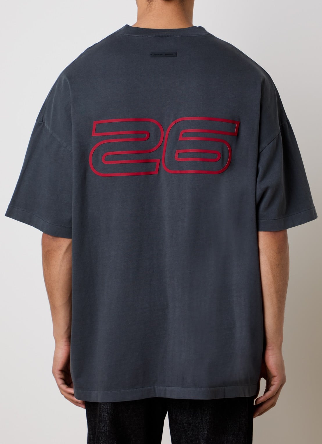 Fear of God Essentials T-shirt met front- en backprint - achterkant grijs