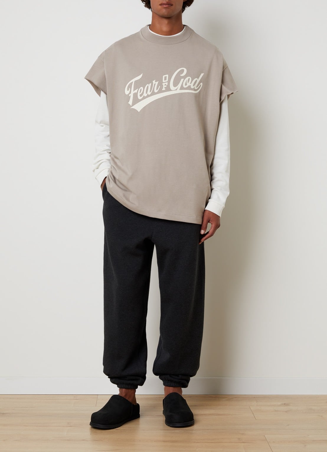 Fear of God Essentials T-shirt met front- en backprint - voorkant 5 donkerbeige
