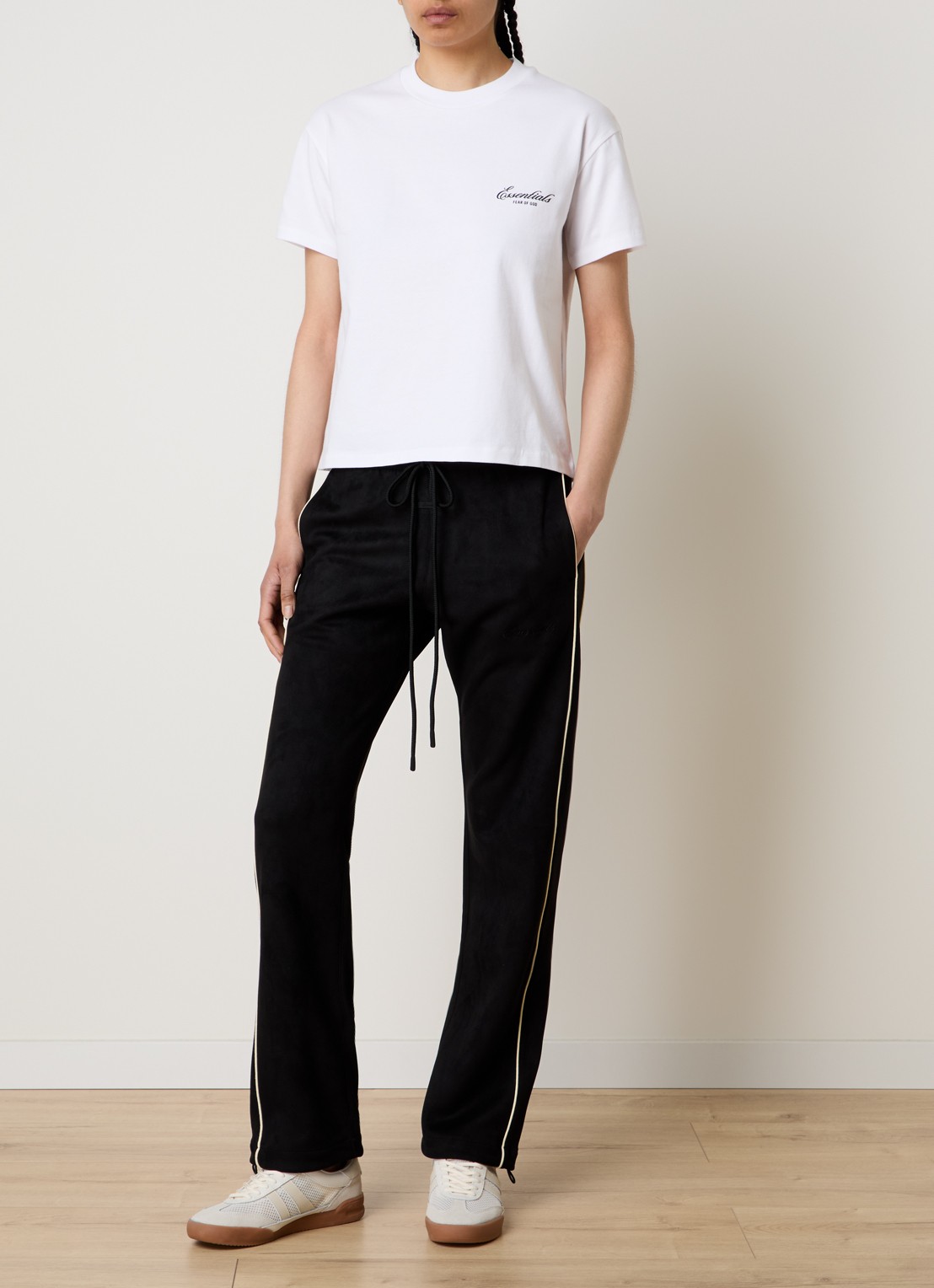 Fear of God Essentials T-shirt met logo en ronde hals - voorkant 3 wit
