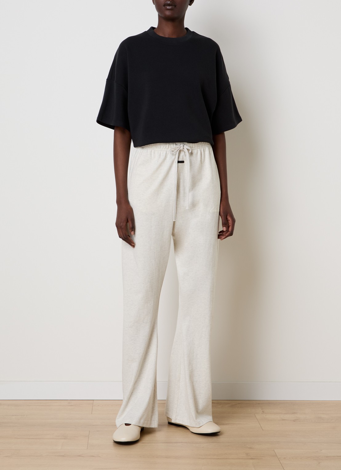 Fear of God Essentials T-shirt met logo en ronde hals - voorkant 2 zwart