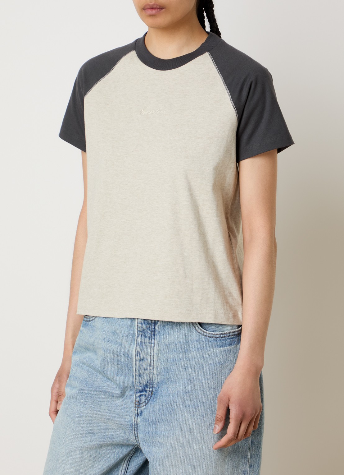 Fear of God Essentials T-shirt met logo en ronde hals - detail 2 antraciet