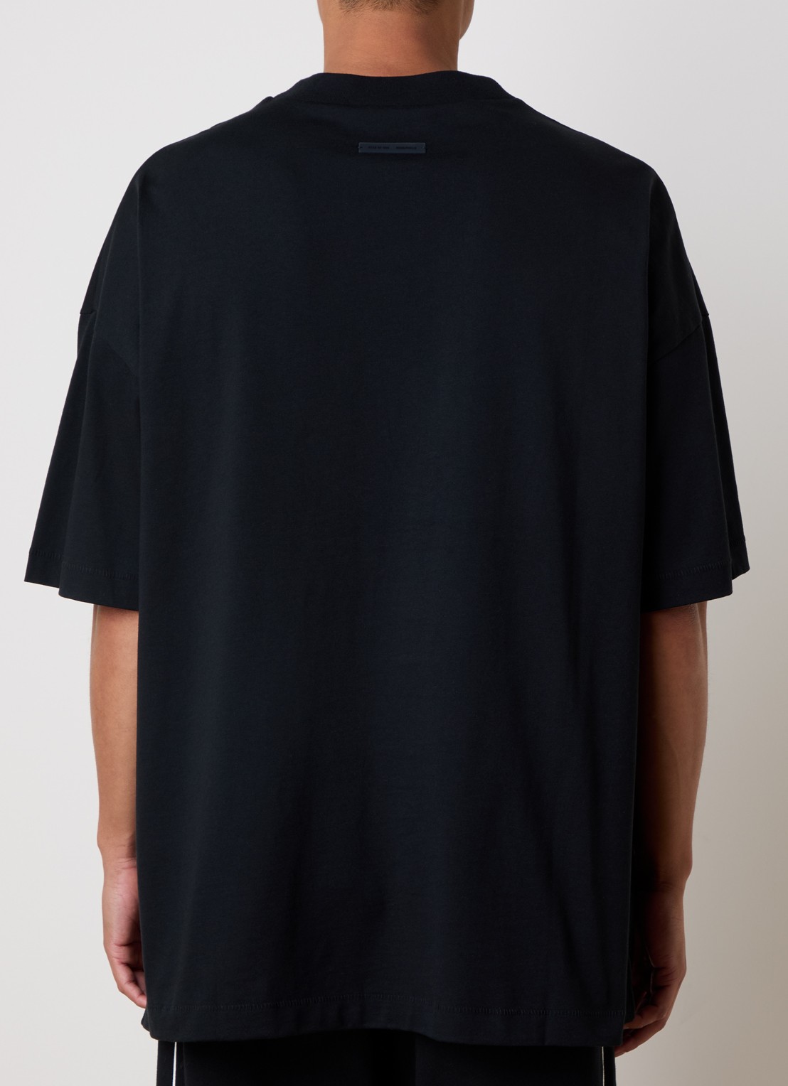 Fear of God Essentials T-shirt met logo - achterkant zwart