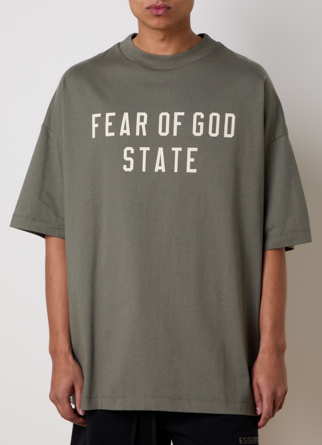 Fear of God Essentials T-shirt met logo - detail 4 olijfgroen