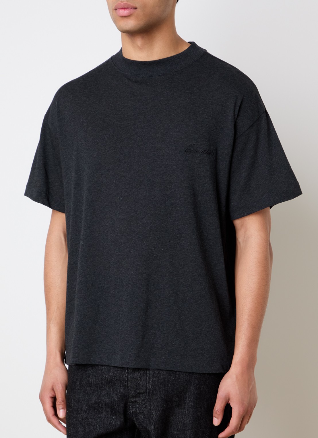 Fear of God Essentials T-shirt met logo - detail antraciet