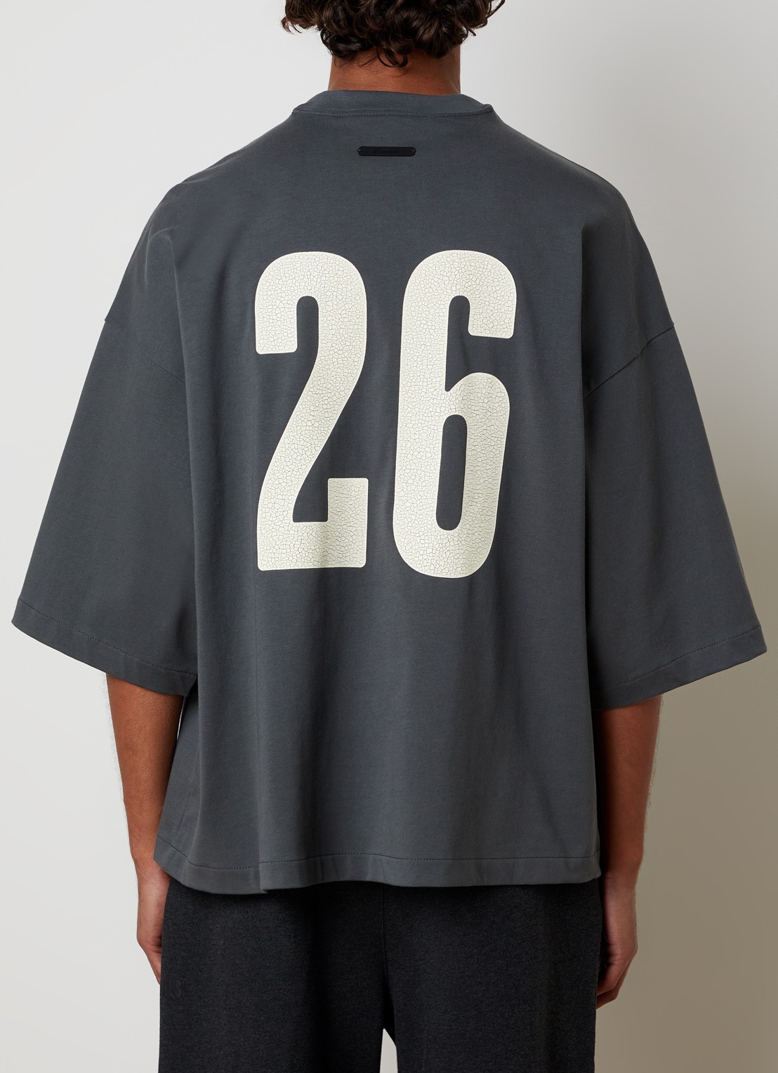 Fear of God Essentials T-shirt met logoprint - achterkant 5 donkergrijs