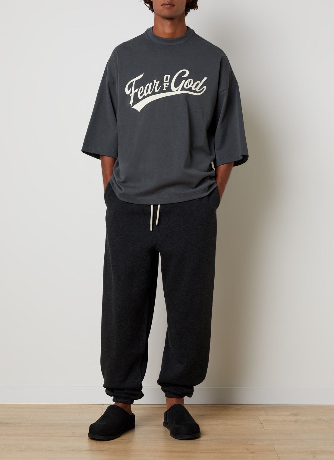 Fear of God Essentials T-shirt met logoprint - voorkant 4 donkergrijs