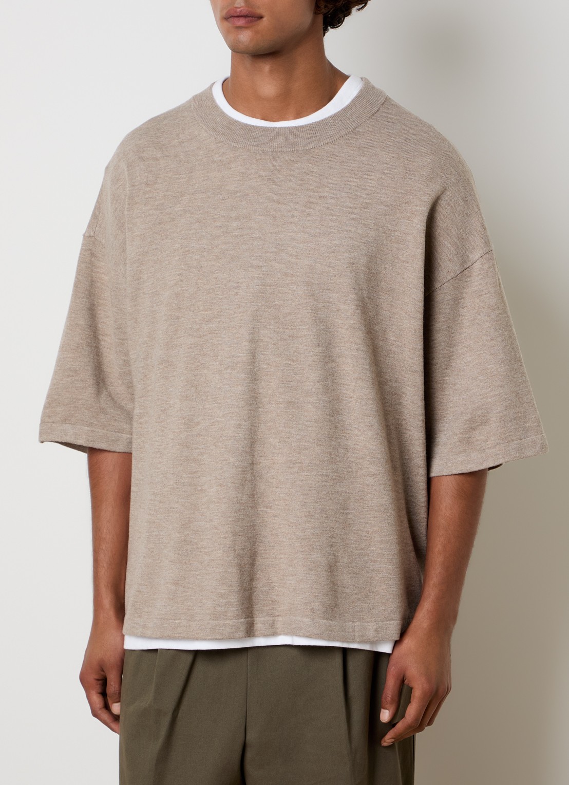 Fear of God Essentials T-shirt met ronde hals - detail 4 khaki