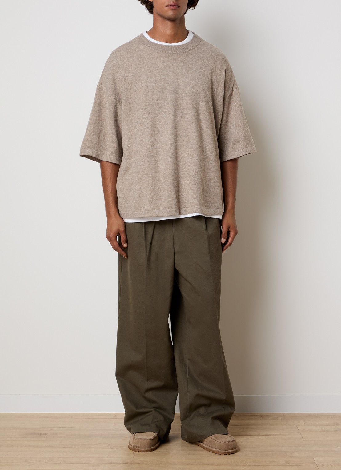 Fear of God Essentials T-shirt met ronde hals - voorkant 2 khaki