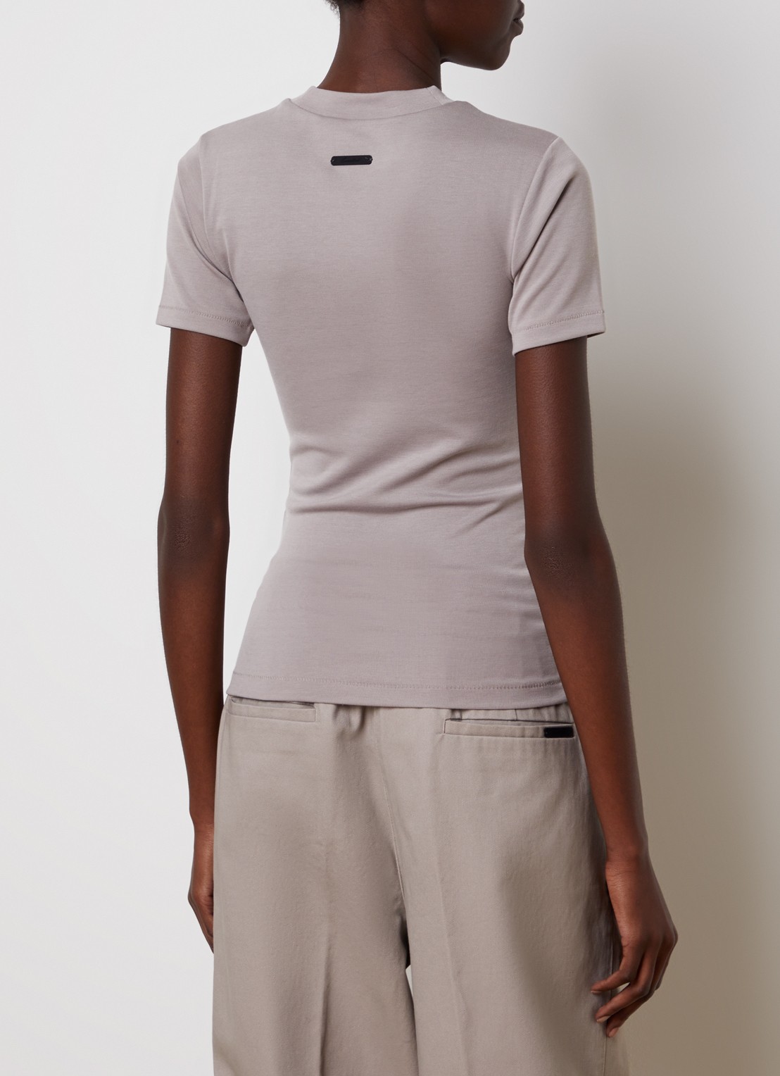 Fear of God Essentials T-shirt met ronde hals - achterkant donkerbeige