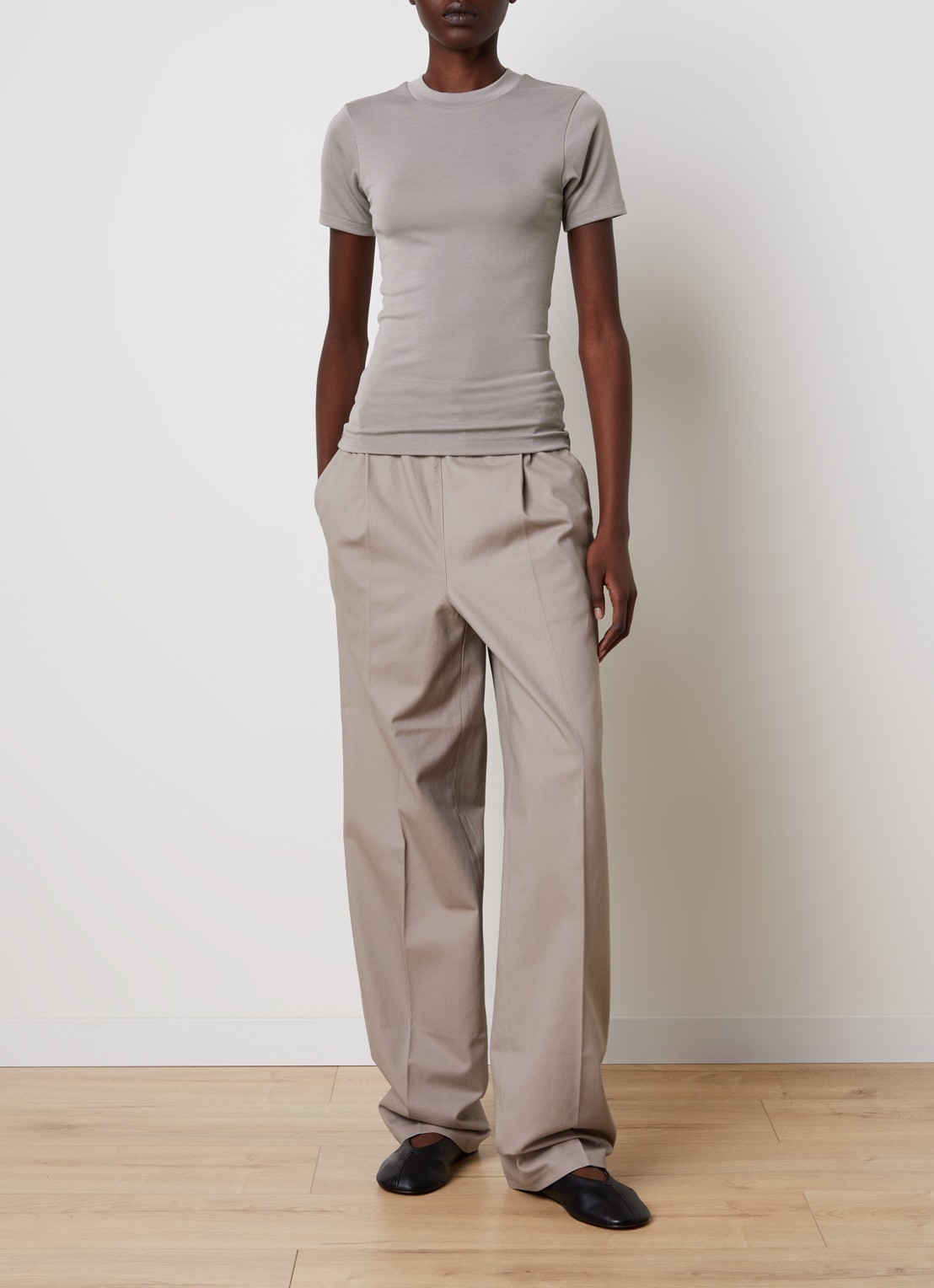 Fear of God Essentials T-shirt met ronde hals - voorkant 3 donkerbeige