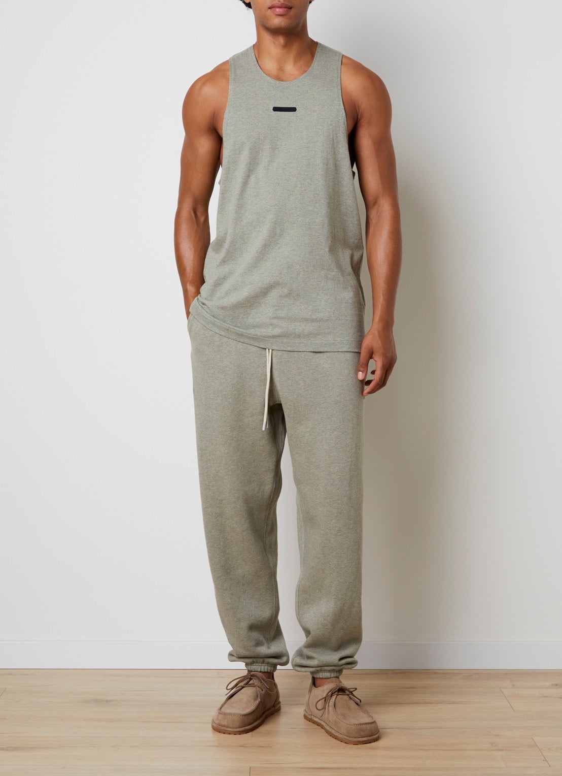 Fear of God Essentials Tanktop met logo - voorkant 2 lichtgrijs