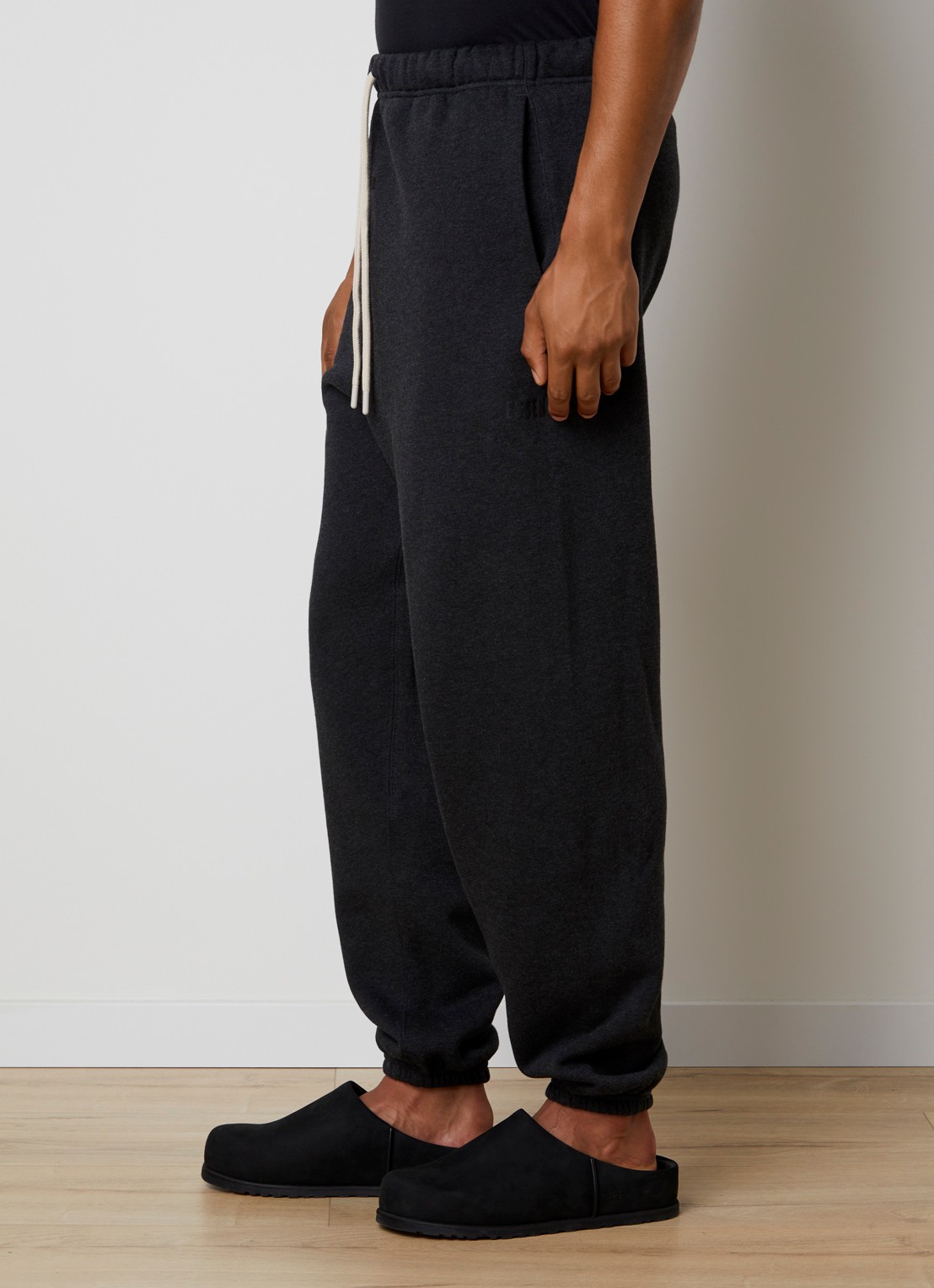 Fear of God Essentials Tapered fit joggingsbroek met steekzakken - detail 4 antraciet