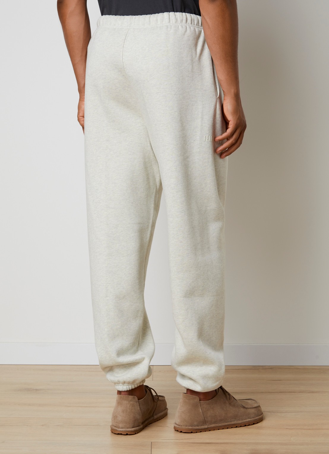 Fear of God Essentials Tapered fit joggingsbroek met steekzakken - achterkant 3 gebroken wit