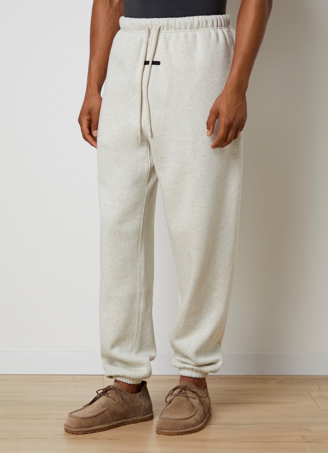 Fear of God Essentials Tapered fit joggingsbroek met steekzakken - detail 4 gebroken wit
